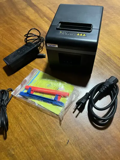 Impresora térmica Xprinter con cables y accesorios - miniatura 1