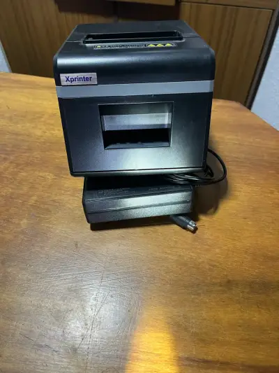 Impresora térmica Xprinter con cables y accesorios - miniatura 2