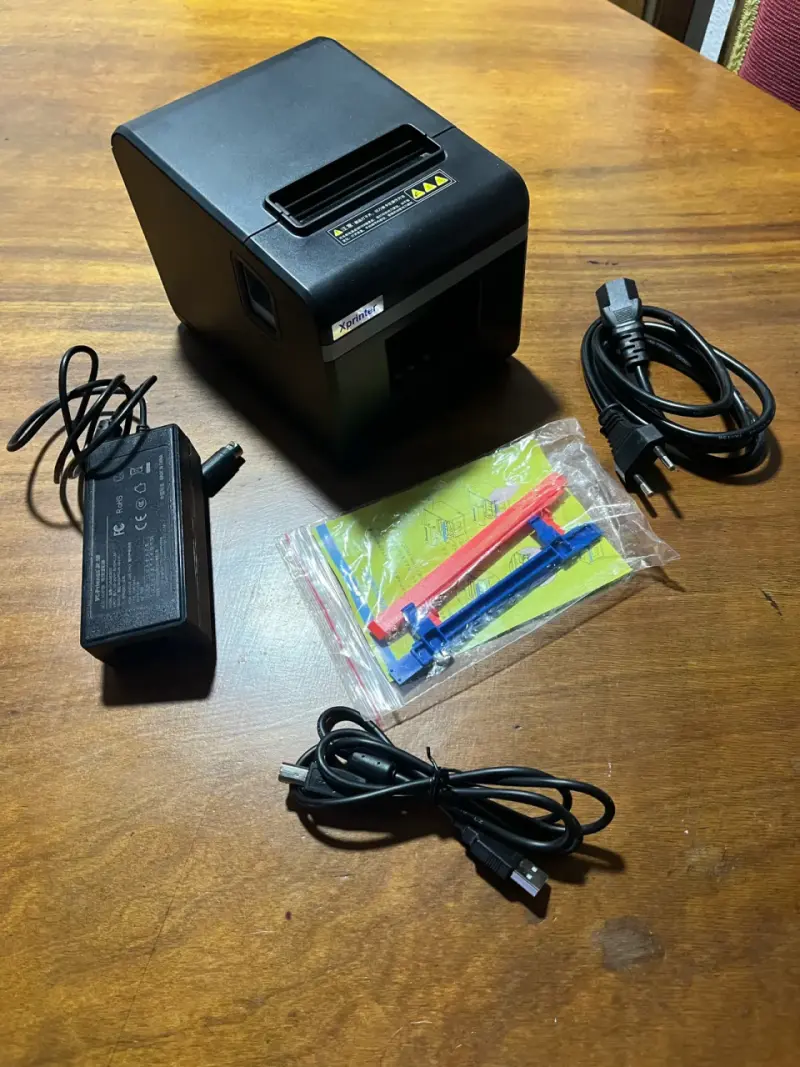 Impresora térmica Xprinter con cables y accesorios - 3