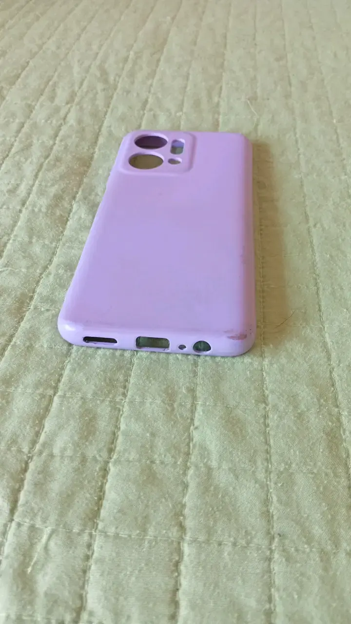 Funda de silicona morada para celular - 3
