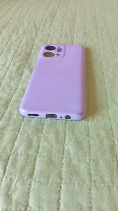 Funda de silicona morada para celular - miniatura 3