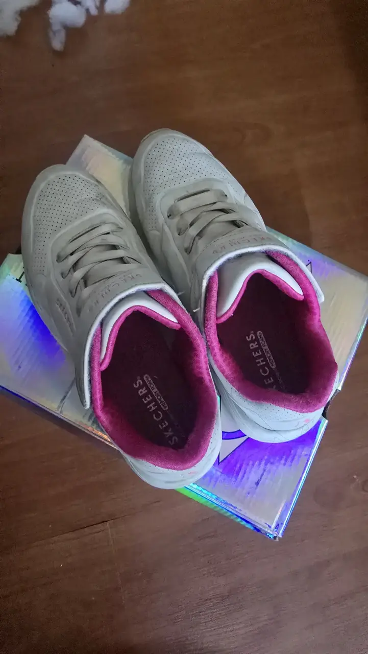 Zapatillas deportivas Skechers blancas con interior rosado - 2