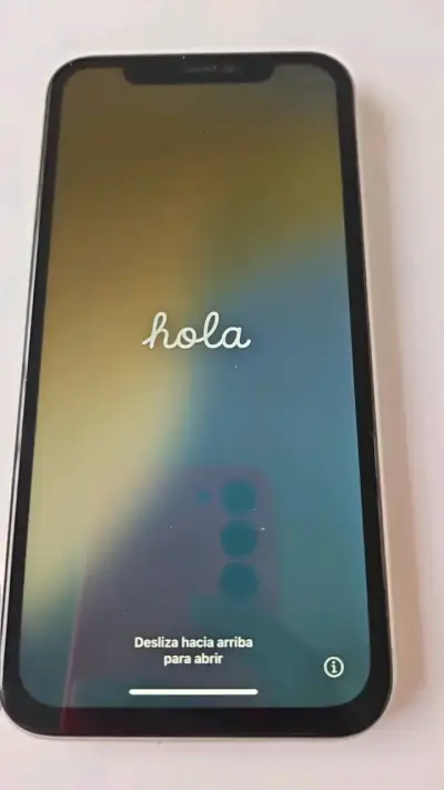 iPhone 11 blanco en buen estado - miniatura 1