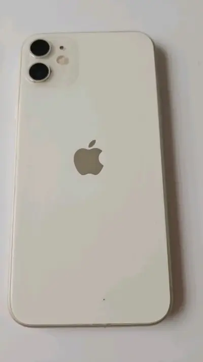 iPhone 11 blanco en buen estado - miniatura 2