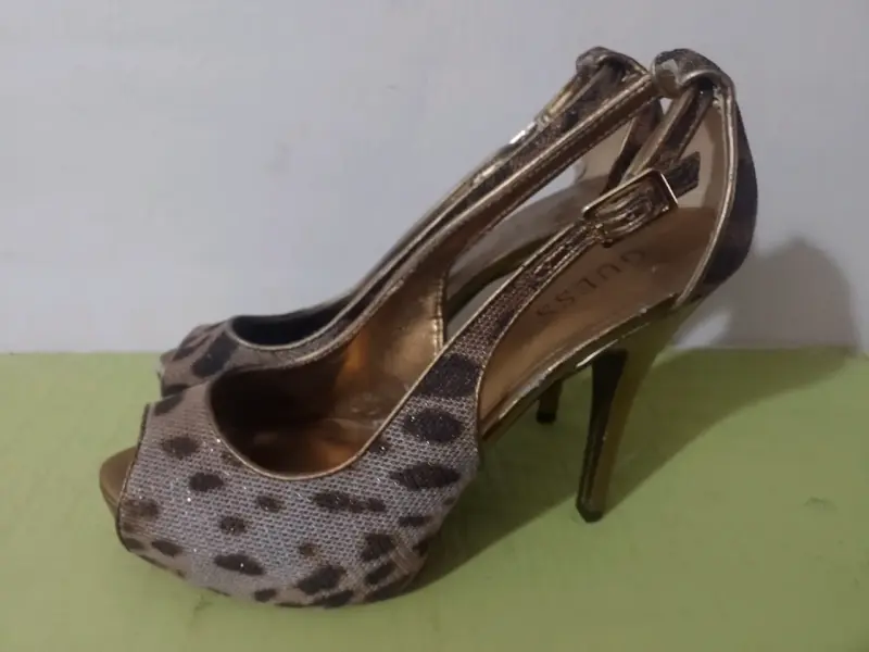Tacones Guess animal print con plataforma - 2