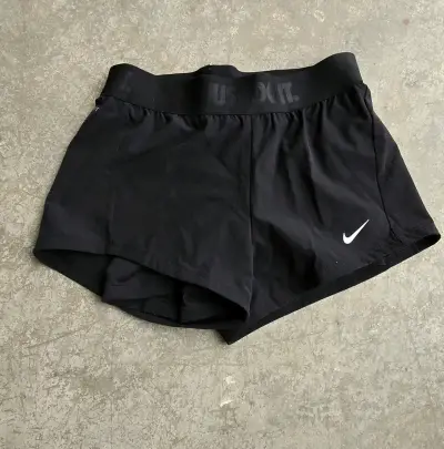 Shorts deportivos negros Nike Dri-Fit - miniatura 1