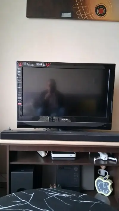 Televisor LCD Hitachi 32 pulgadas HD - miniatura 1