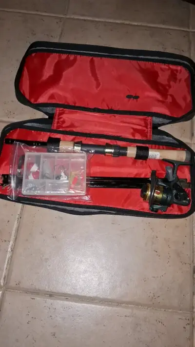 Set de pesca Mitchell Outback con caña y carrete - miniatura 2