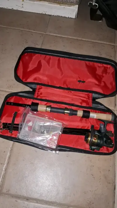 Set de pesca Mitchell Outback con caña y carrete - miniatura 4
