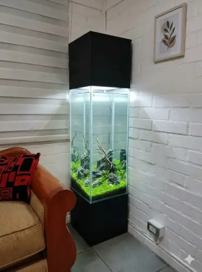 Acuario vertical con iluminación LED - miniatura 2