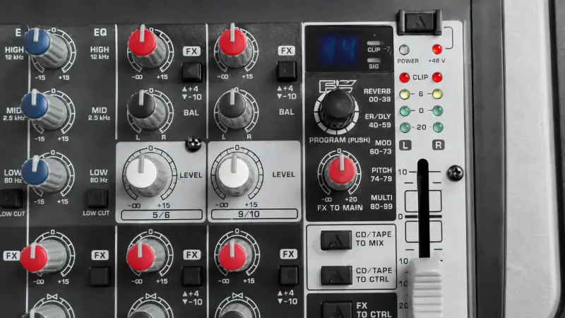 Mezcladora de Audio Profesional con Múltiples Entradas - 4