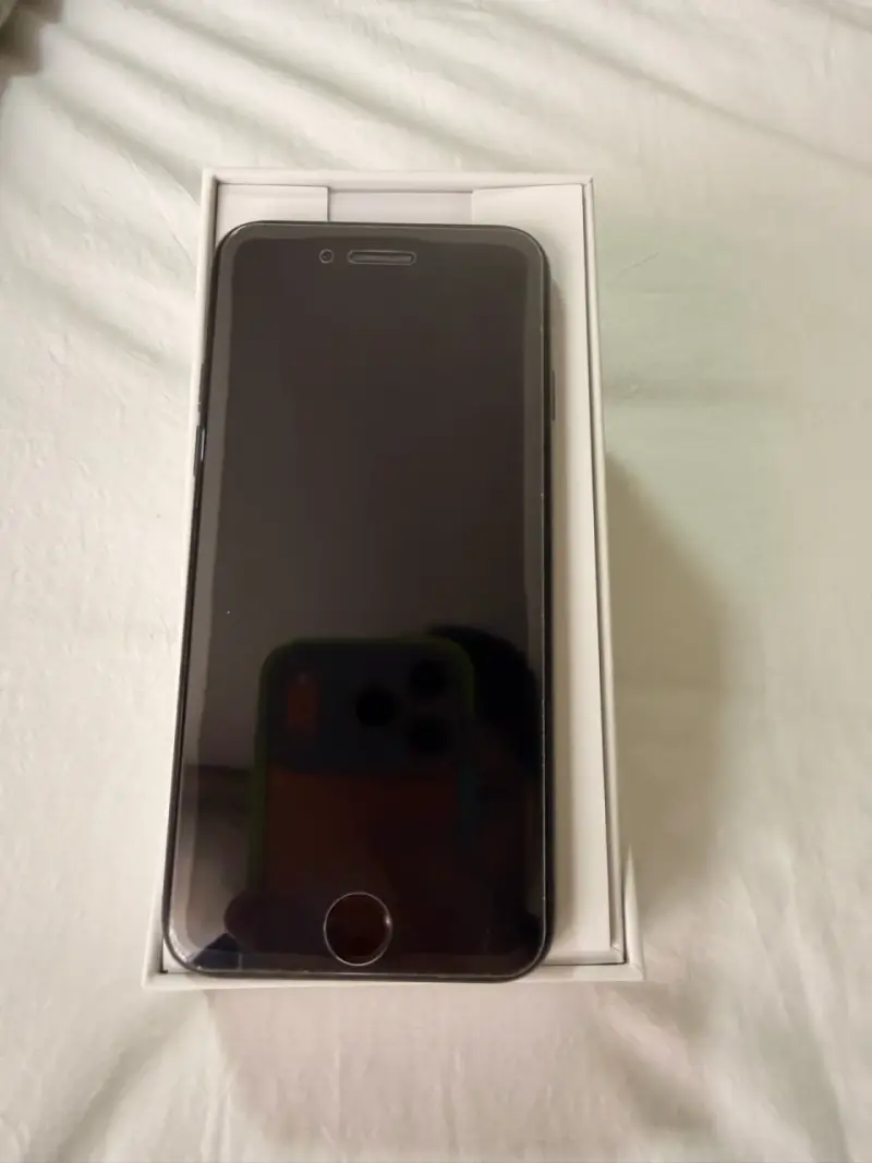 iPhone SE 64GB Negro en Buen Estado - 2