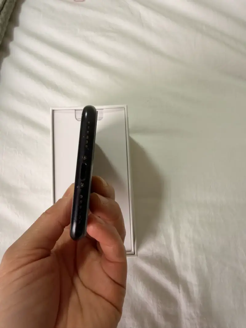 iPhone SE 64GB Negro en Buen Estado - 6