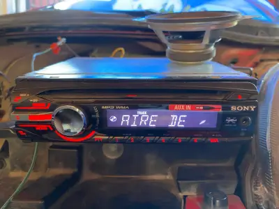 Radio de Auto Sony CDX-GT300MP con Entrada Auxiliar - miniatura 1