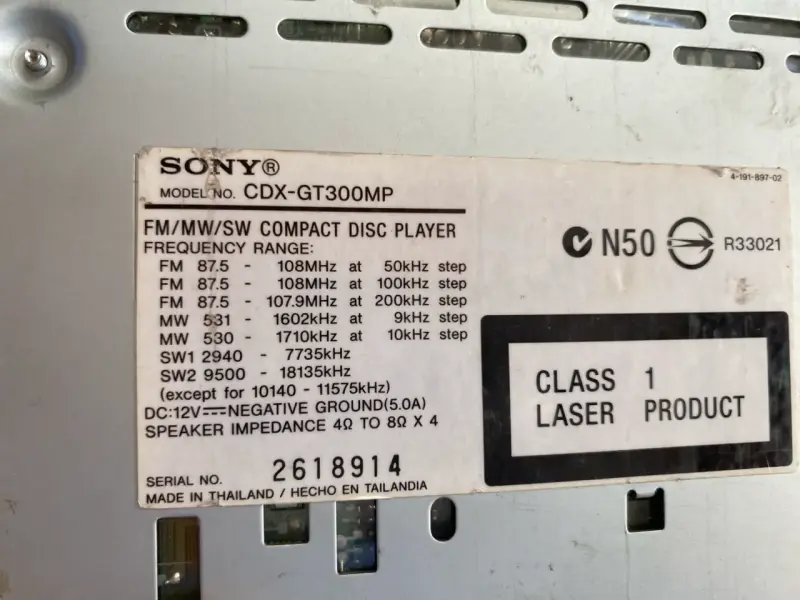 Radio de Auto Sony CDX-GT300MP con Entrada Auxiliar - 2