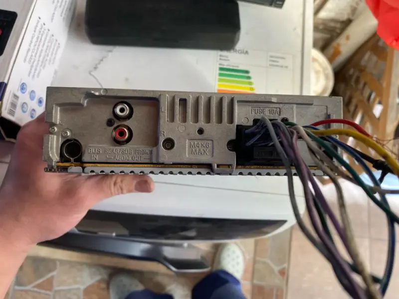 Radio de Auto Sony CDX-GT300MP con Entrada Auxiliar - 3