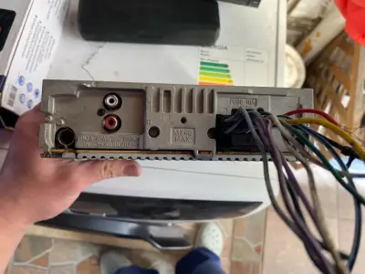 Radio de Auto Sony CDX-GT300MP con Entrada Auxiliar - miniatura 3