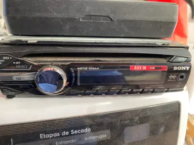 Radio de Auto Sony CDX-GT300MP con Entrada Auxiliar - miniatura 4