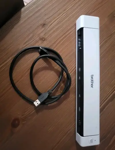 Escáner portátil Brother DS-640 con cable USB - miniatura 1