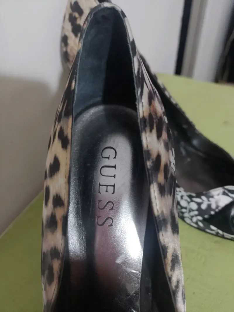 Tacones Guess animal print con lazo - 4