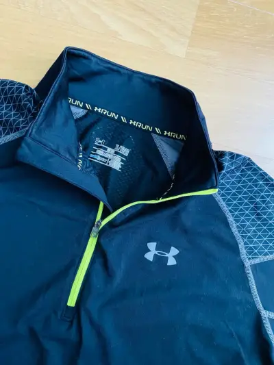 Segunda capa deportiva Under Armour  con cierre - miniatura 2