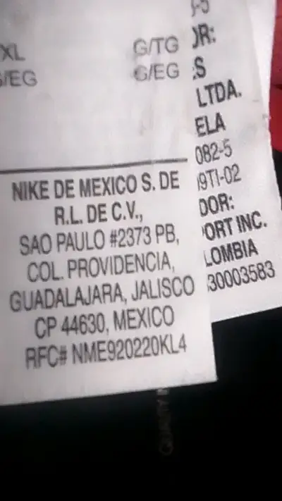 Gorra roja Jordan con logo metálico - miniatura 5
