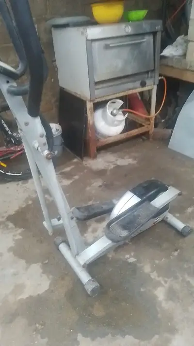 Máquina elíptica para ejercicio en casa - miniatura 1
