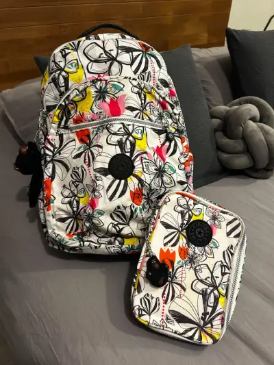Mochila Kipling con estampado floral y estuche - miniatura 1