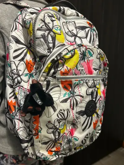 Mochila Kipling con estampado floral y estuche - miniatura 3