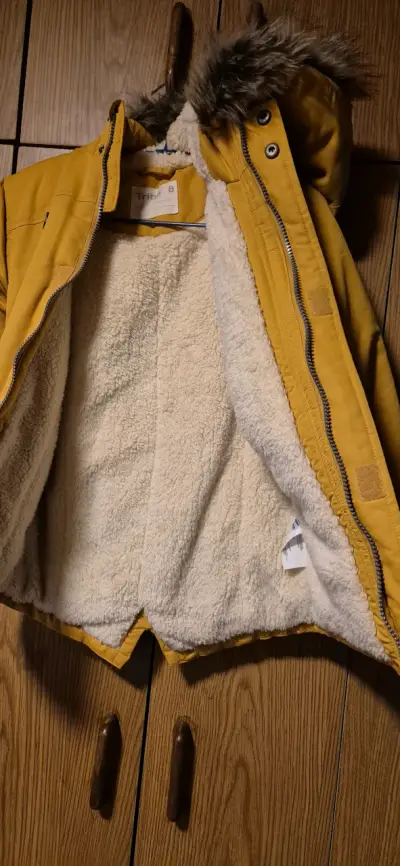 Parka amarilla para niño con capucha de pelo - miniatura 1
