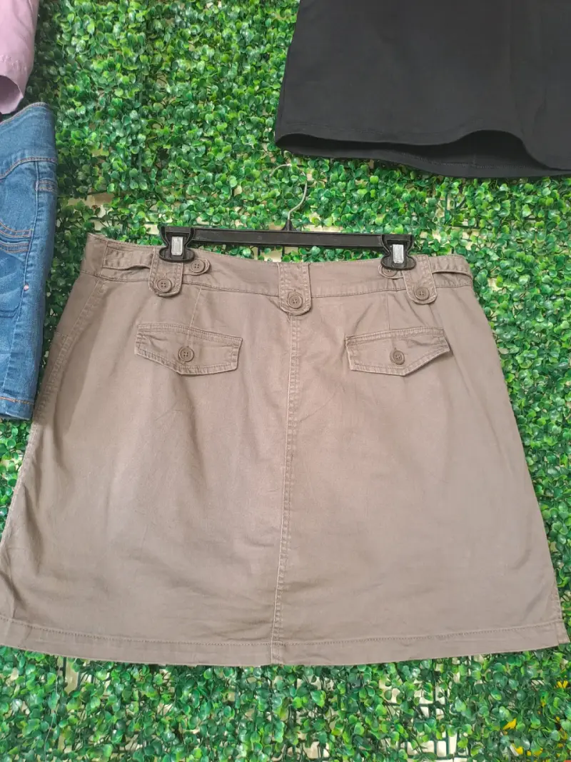 Falda shorts corta de algodón color caqui - 3