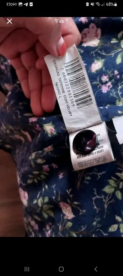 Abrigo negro de terciopelo con cinturón - miniatura 5
