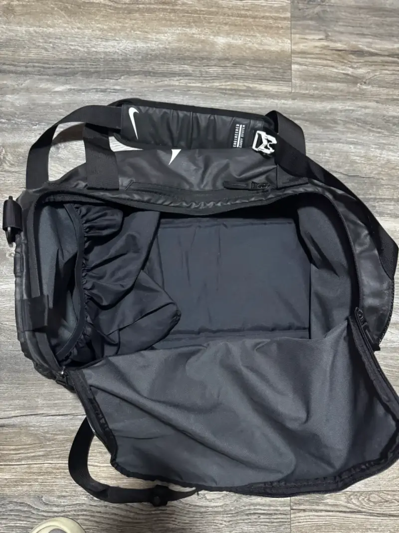Bolso deportivo Nike negro 60 liteos - 3