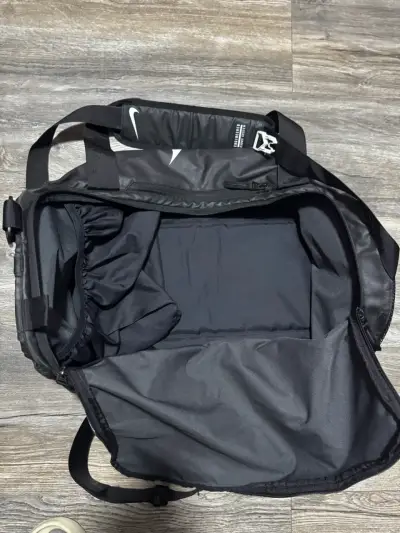 Bolso deportivo Nike negro 60 liteos - miniatura 3
