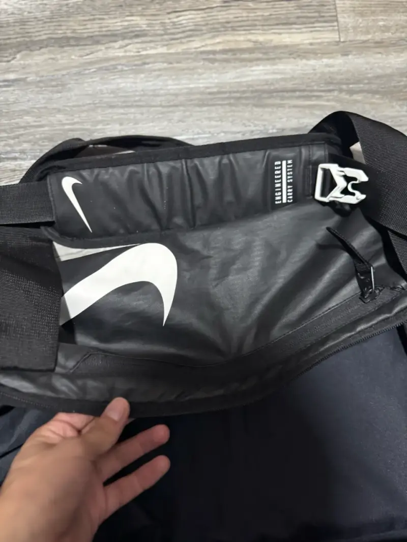 Bolso deportivo Nike negro 60 liteos - 4