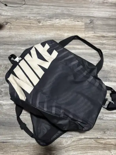 Bolso deportivo Nike negro 60 liteos - miniatura 6