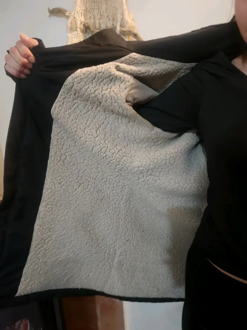 Parka negra con capucha para mujer - 2