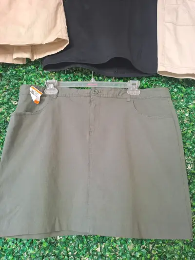 Falda corta shorts  talla M verde oliva para mujer - miniatura 3