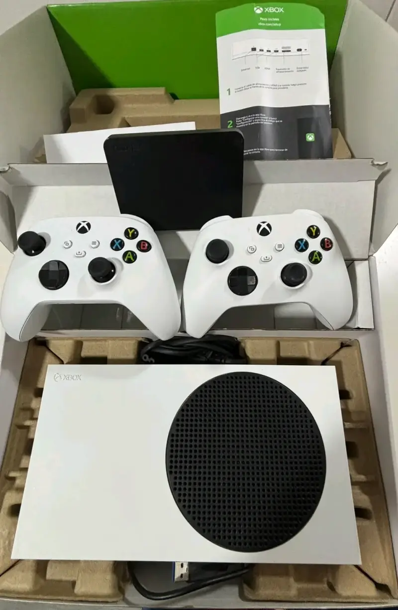 Consola Xbox Series S con dos controles - 2