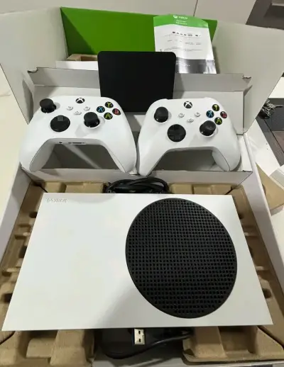 Consola Xbox Series S con dos controles - miniatura 4