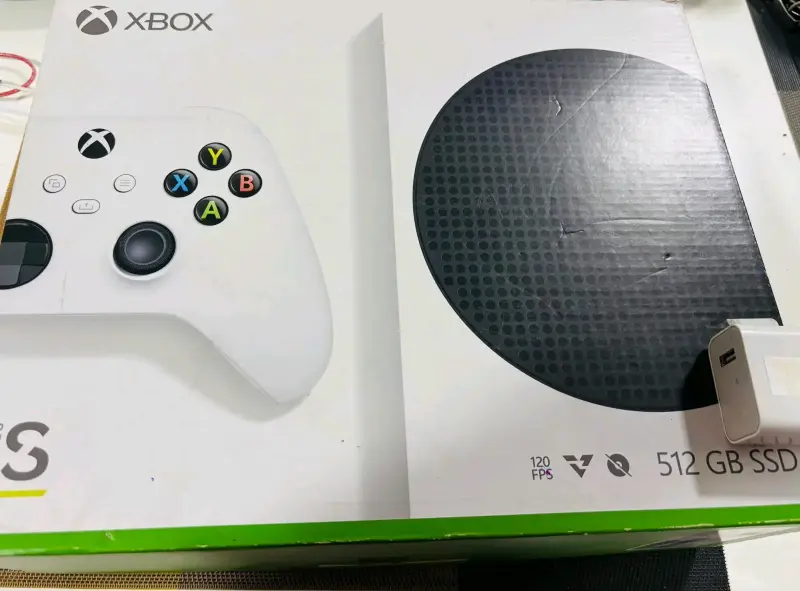 Consola Xbox Series S con dos controles - 5