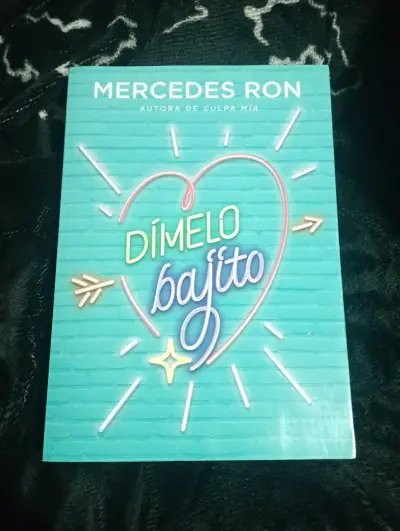 Libro 'Dímelo Bajito' de Mercedes Ron - miniatura 1