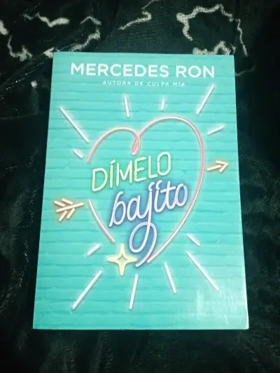 Libro 'Dímelo Bajito' de Mercedes Ron - miniatura 2