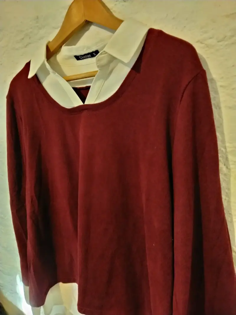 Sweater burdeos con camisa blanca integrada Cluster - 2