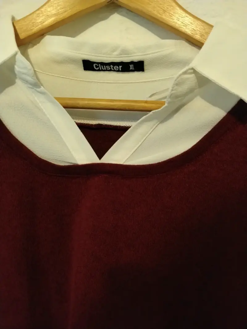 Sweater burdeos con camisa blanca integrada Cluster - 3