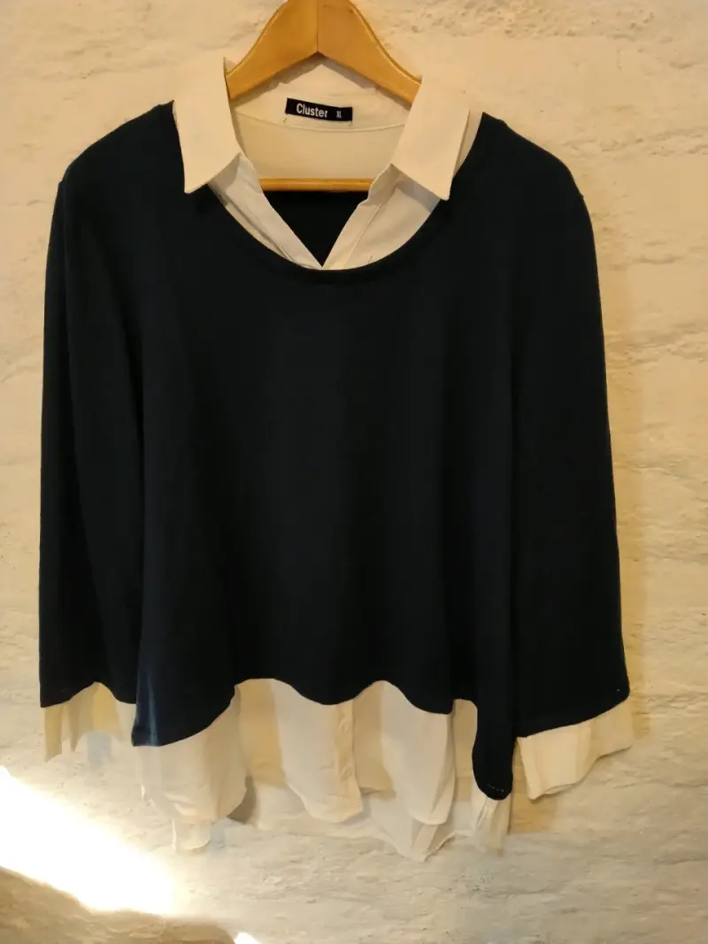 Sweater burdeos con camisa blanca integrada Cluster - 4