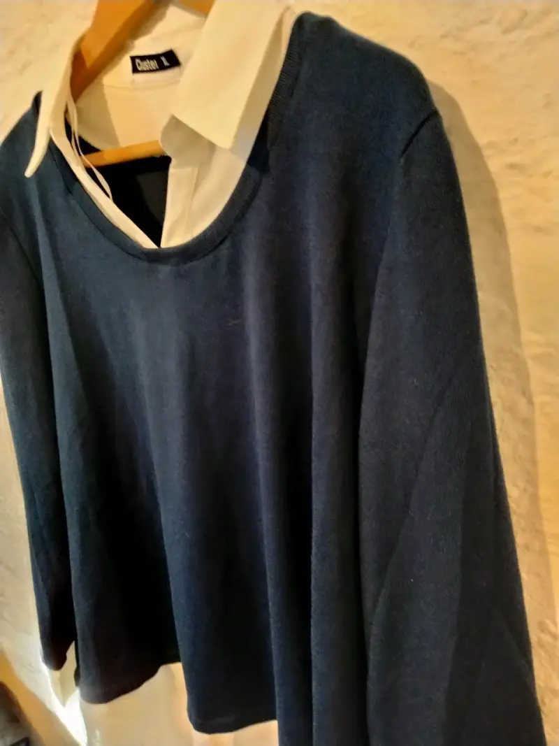 Sweater burdeos con camisa blanca integrada Cluster - 5