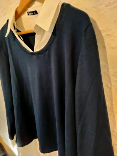 Sweater burdeos con camisa blanca integrada Cluster - miniatura 5