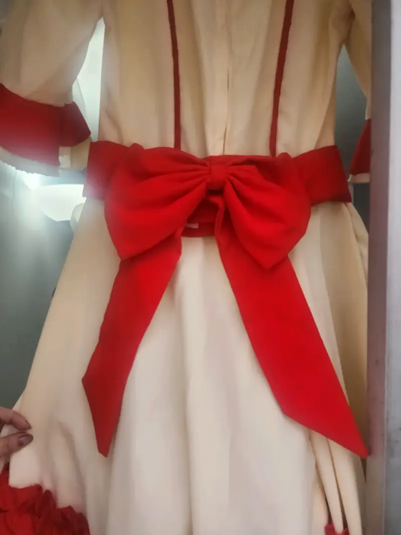 Vestido de Fiesta Tradicional con Volantes Rojos - 3