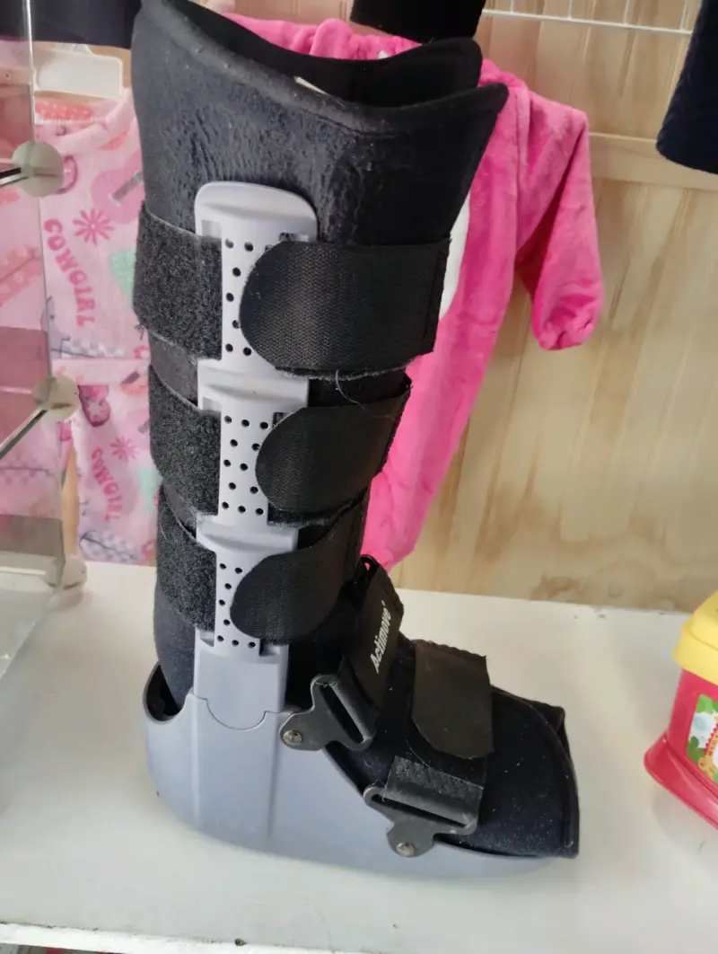 Bota ortopédica Actimove negra ajustable - 3